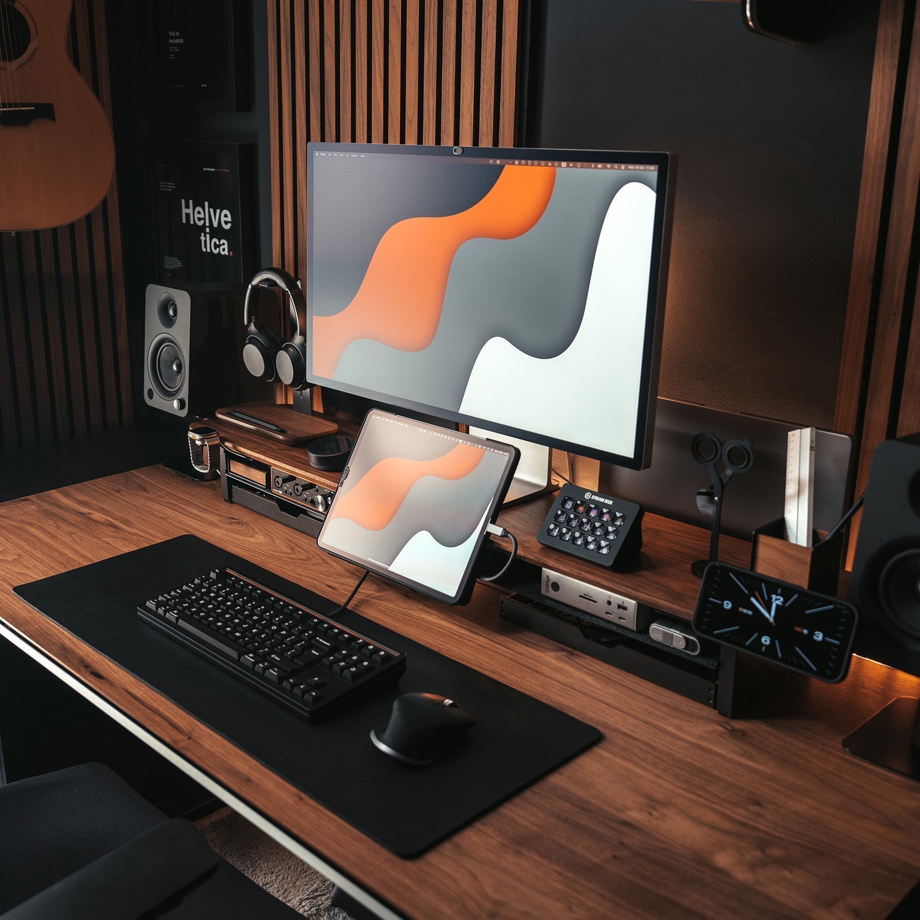 BALOLO, Desk Setup, Urban Jungle, Urban Jungle Setup, Home Office, Work From Home, Moody Setup, Home Design, Office, Organized Workspace, Büro, Interior Design, Bürozubehör