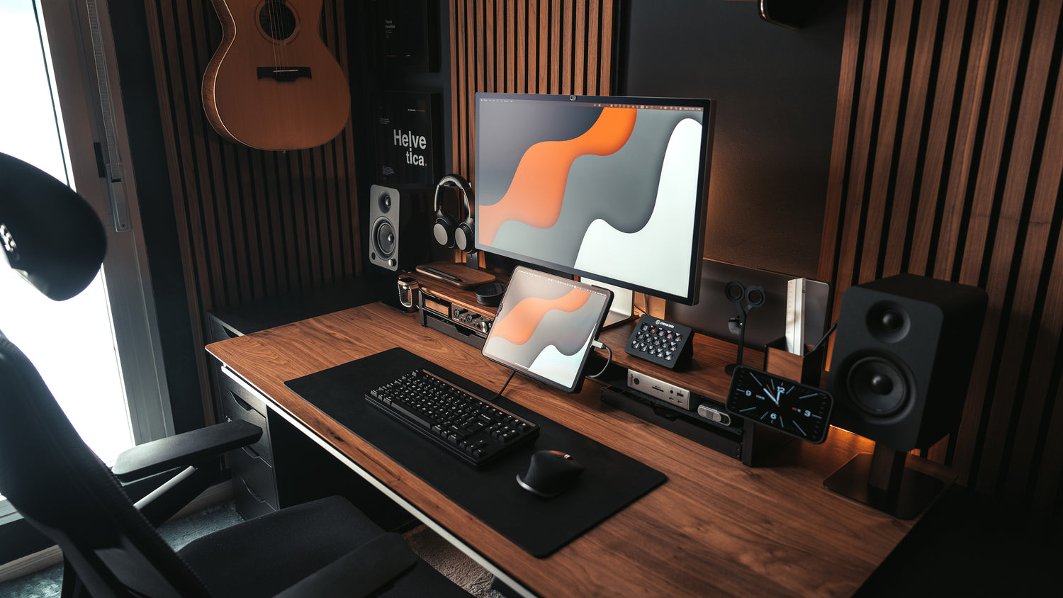 BALOLO, Desk Setup, Urban Jungle, Urban Jungle Setup, Home Office, Work From Home, Moody Setup, Home Design, Office, Organized Workspace, Büro, Interior Design, Bürozubehör