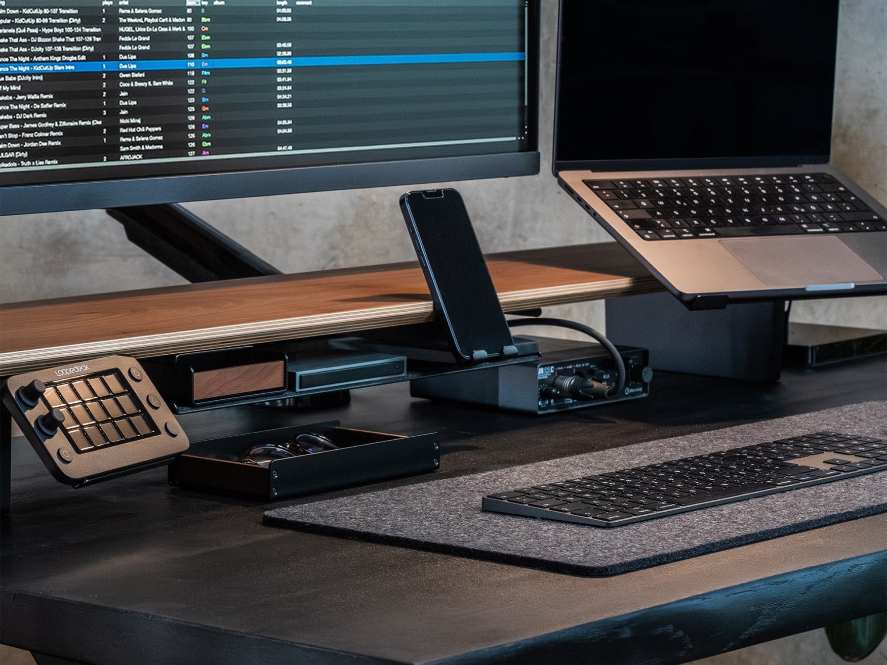 Setup Cockpit – The Dual Monitor Stand for your Desk Setup | BALOLO
